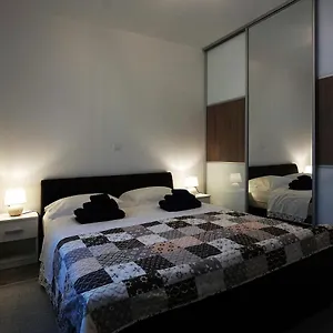 Deluxe Joia With Balcony On The Bacvice, Free Parking, Old Town, Near Ferry Port , Split Croatia